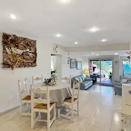Mica Villa
